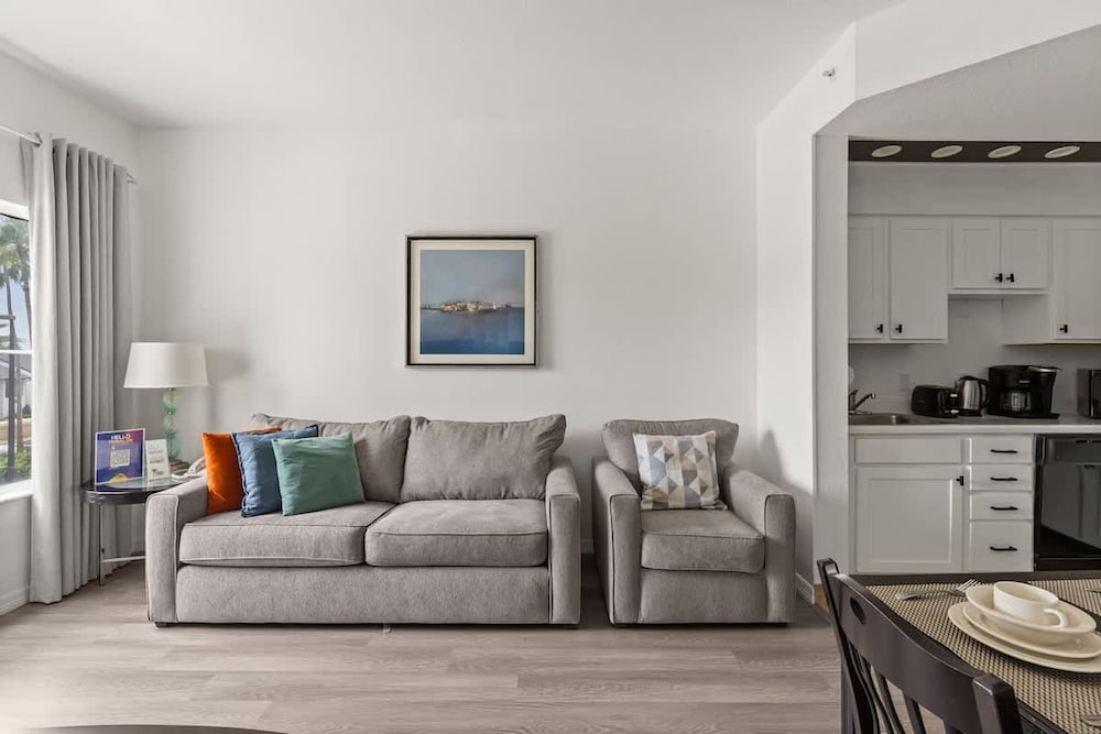 1BR Free Shuttle to Disney Parks