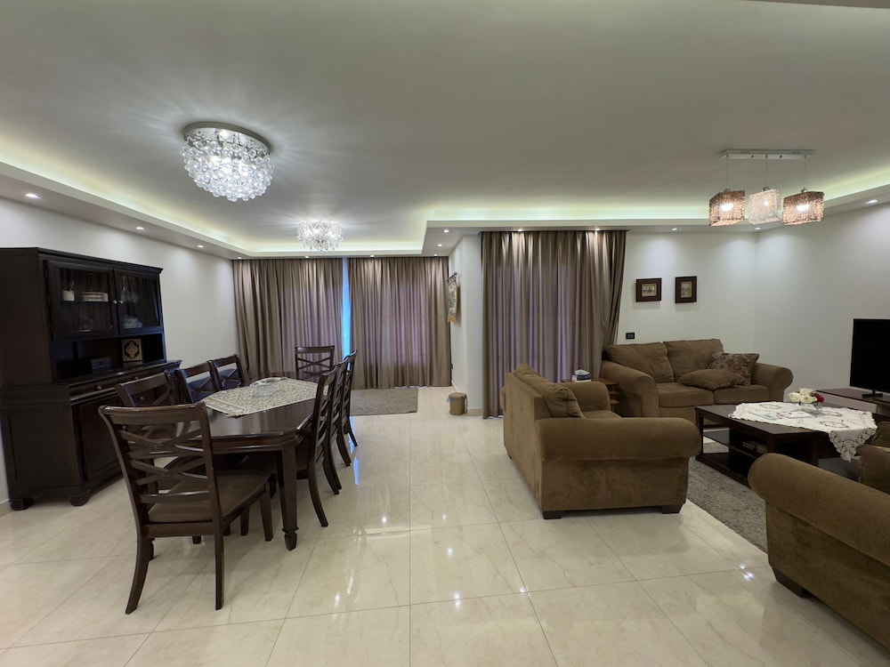1108 Spacious 3BR Apt 2BA Near Airport