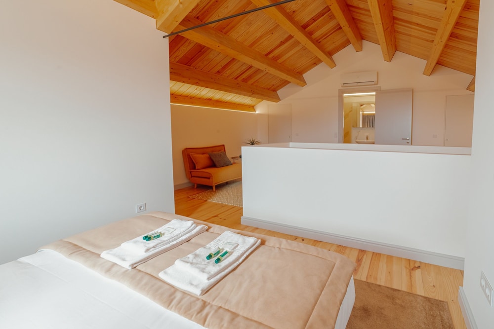 Heart OF Porto Apartment F Duplex by Vacationy