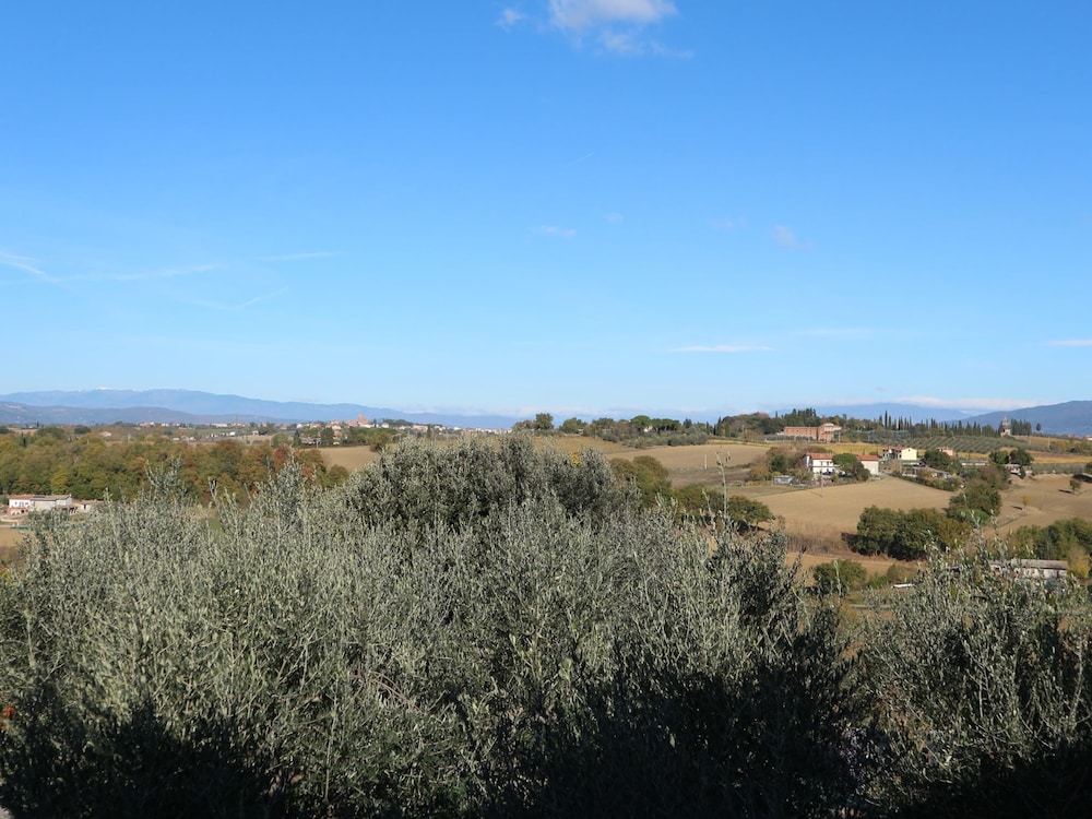 Modern Holiday Home in Foiano Della Chiana With Pool