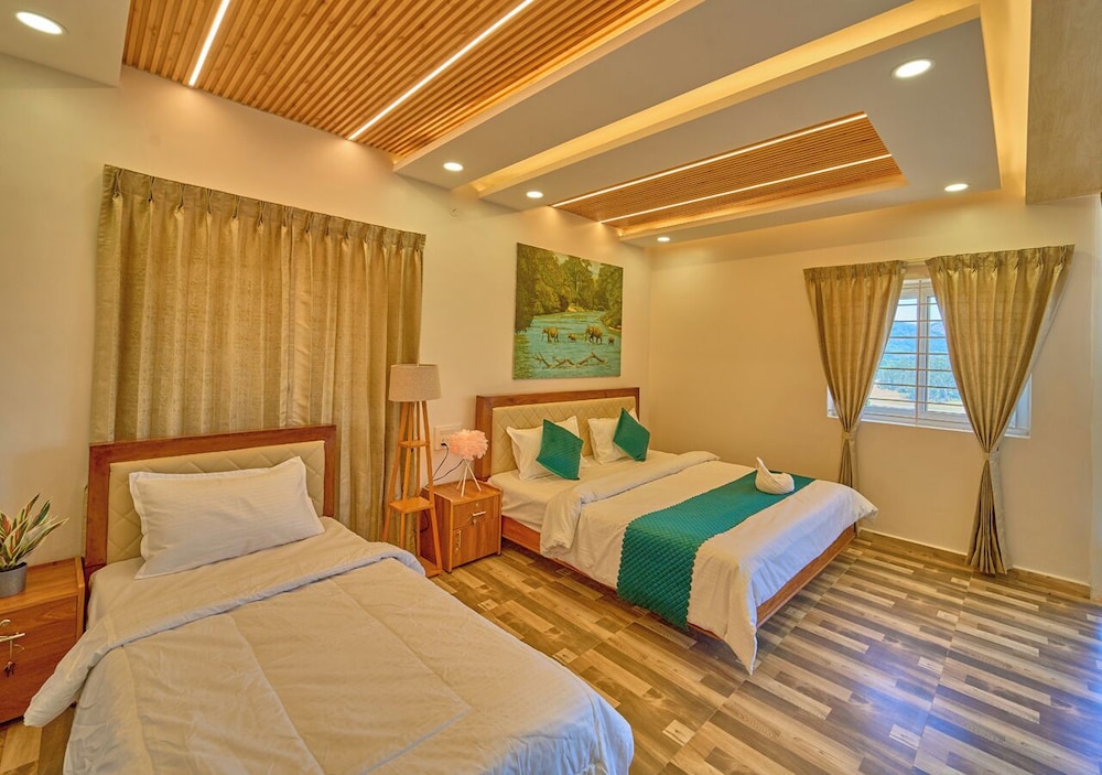 Vihani's Western Clouds by VOYE HOMES