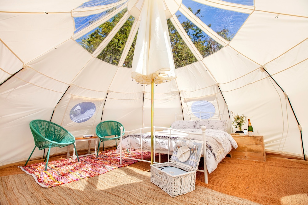 Loughborough Vacations - Stunning 1-bed Star Gazing Bell Tent Loughborough - Property Image 2