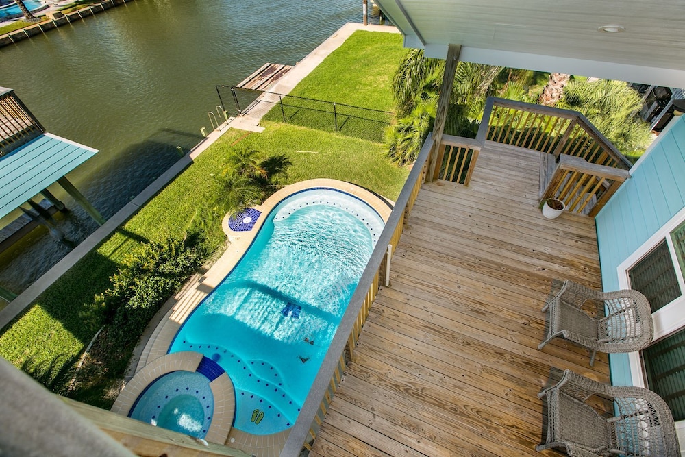 Margaritaville on the Bay by Ryson Vacation Rentals