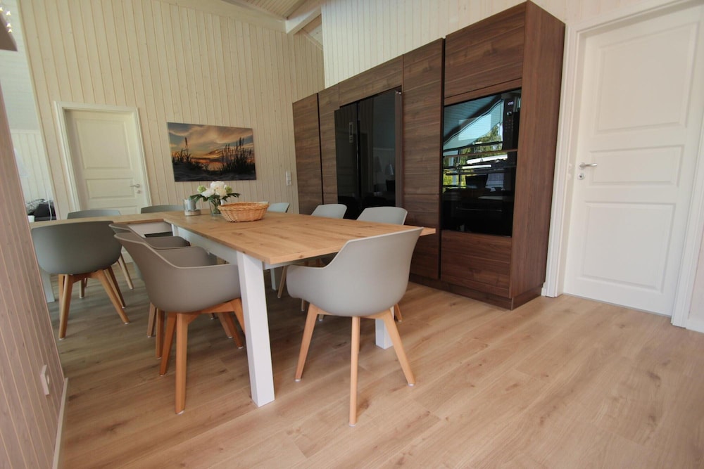 Ferienhaus mit Pool und Sauna am Duemmer See