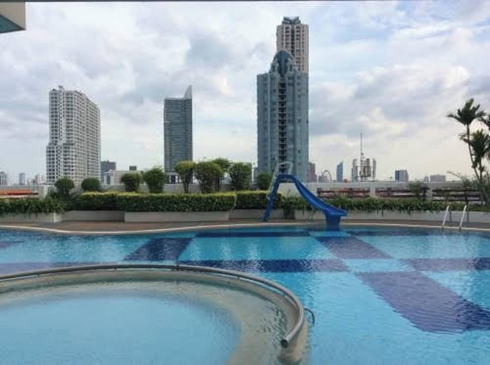 BKK 2 BR apt Near Sathon Iconsiam Firework View