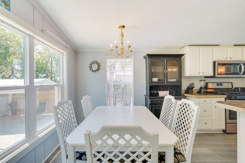 2 Blocks to Beach! Family-friendly Home in PCB