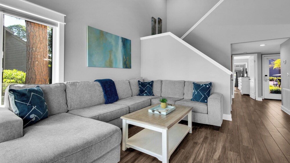 Waterfront Retreat in Sandestin w/ Golf Cart & Free Attraction Tickets!