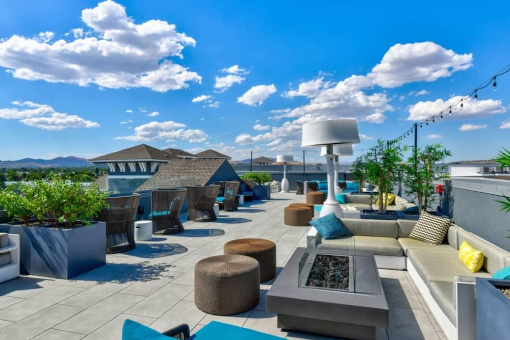 Chic Apt With Jacuzzi Pool Mountain Views