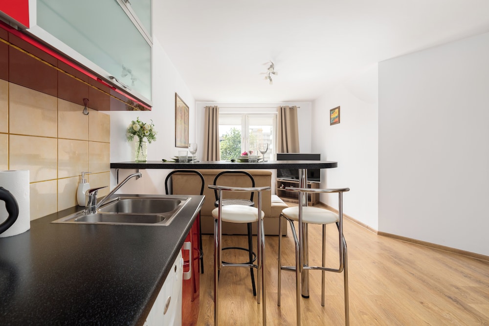 Bright & Comfy Apartment by Renters view 5
