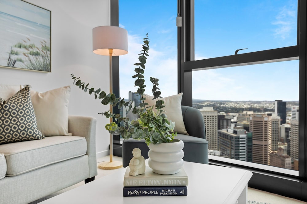Breathtaking City Views 1-bed With Pool, BBQ & Gym
