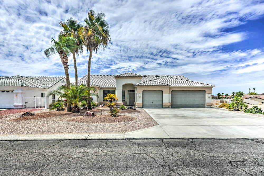 Sunny Snowbird's Retreat w/ Lake Havasu Views!