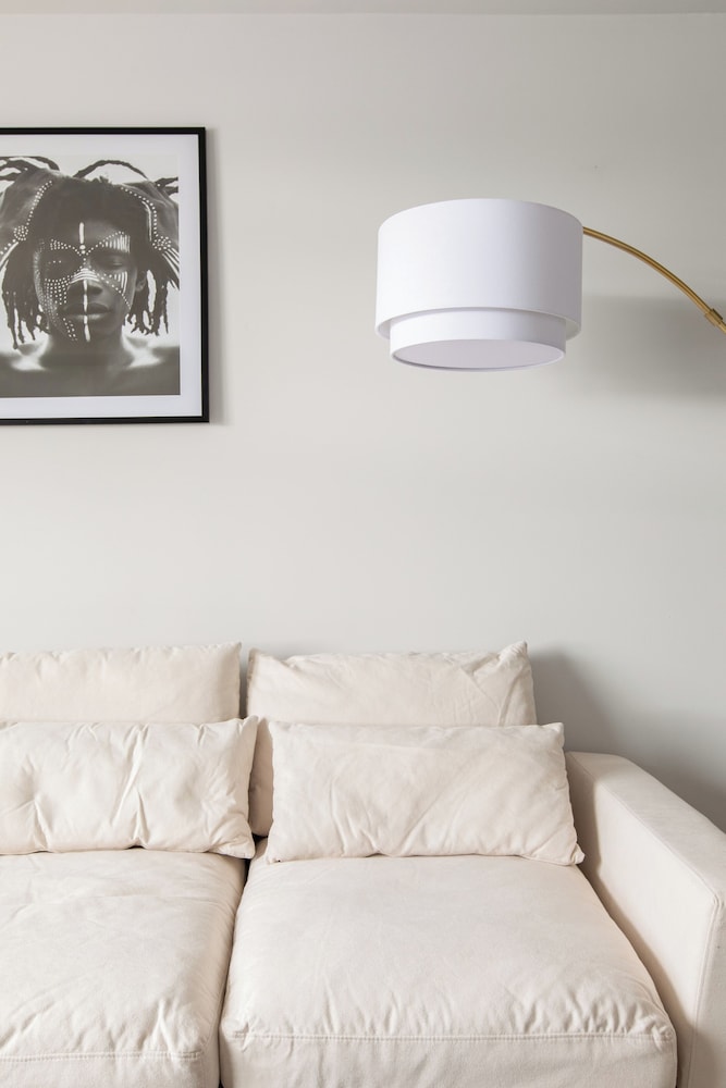 Chic & Cozy Philly Stay in City Center