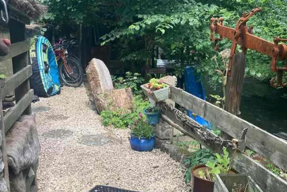 2 Bed-sleeps 3-dog Friendly-garden-riverside