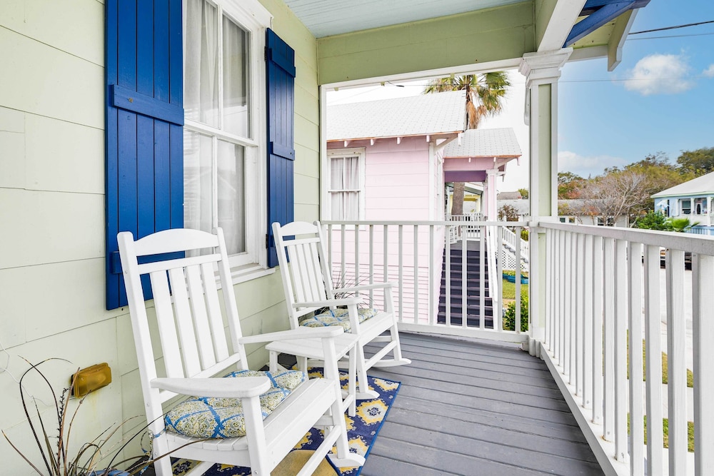 Walk to Beach: Galveston Home w/ Fenced Yard!