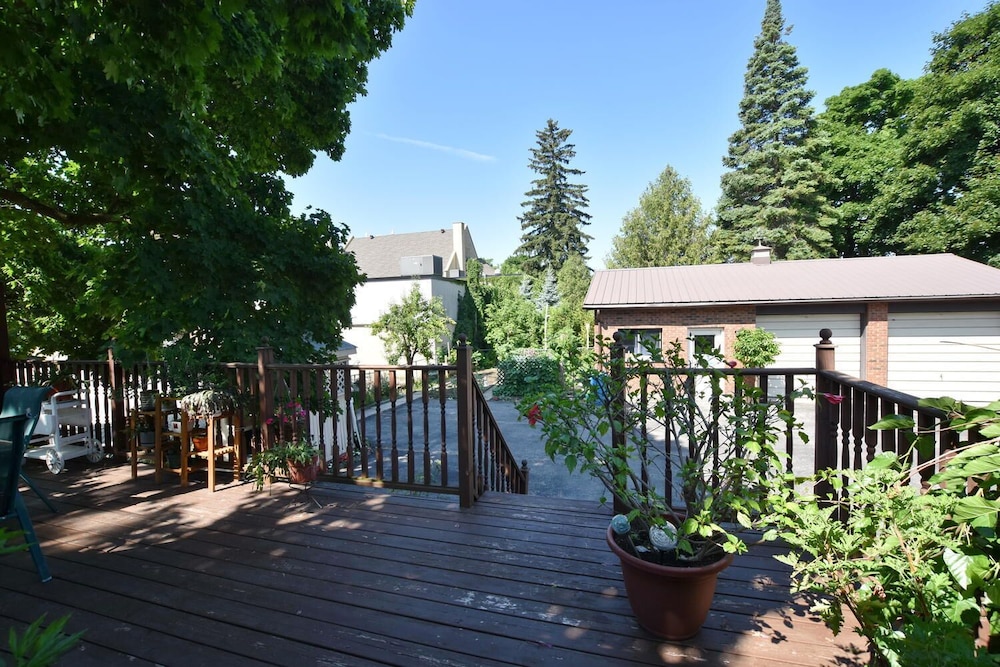 10th Avenue Guest House & Suites