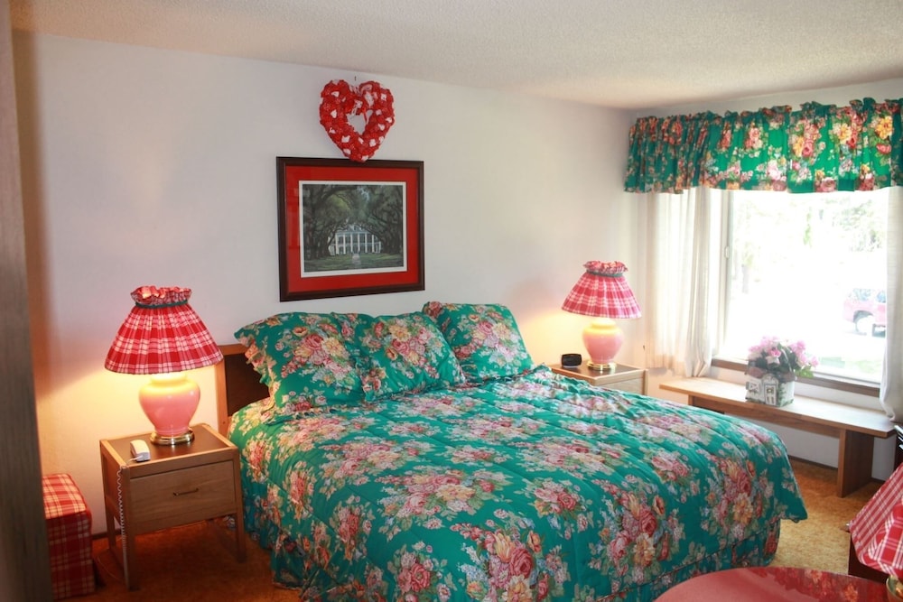 Tennis Village 3 2 Bedroom Apts