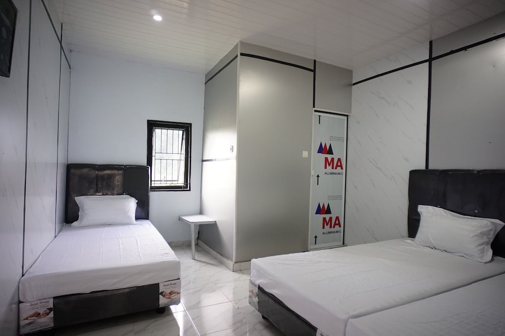 OYO 94903 Akasia Guesthouse