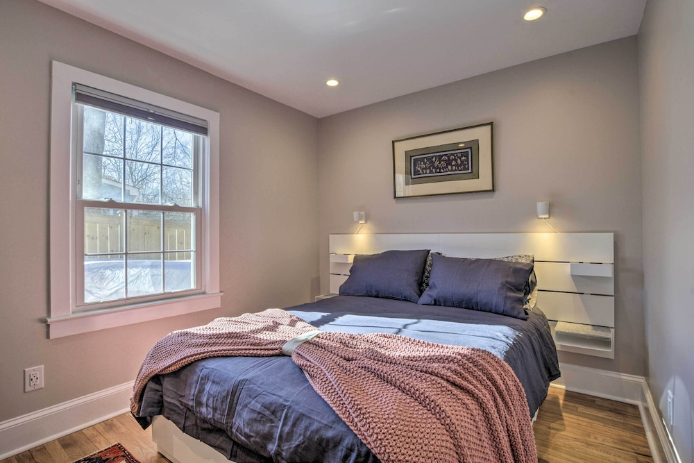 Renovated Carrboro House With Deck & Fire Pit! view 4