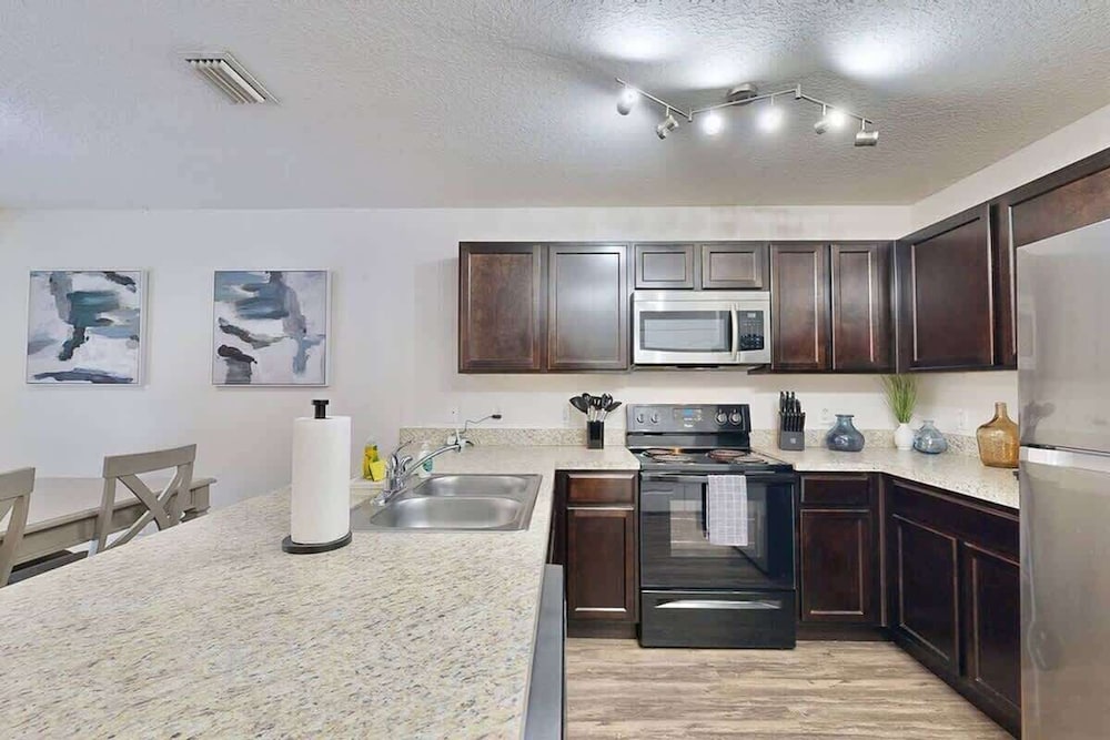 Brooksville Retreat! 3 Bed, 2 Bath!