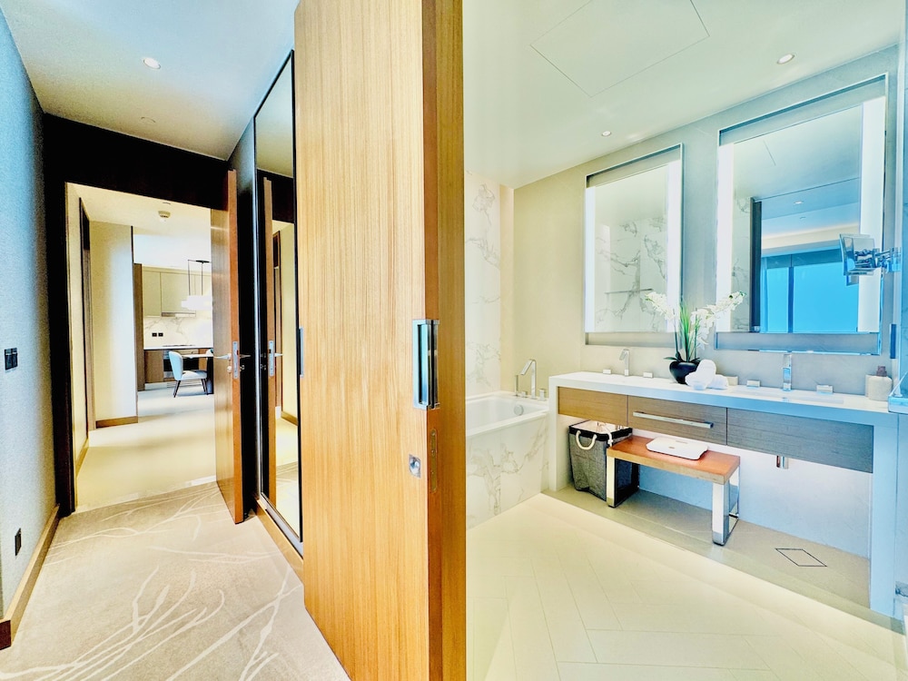 Venduras -Majestic Luxe 2BR Address Opera