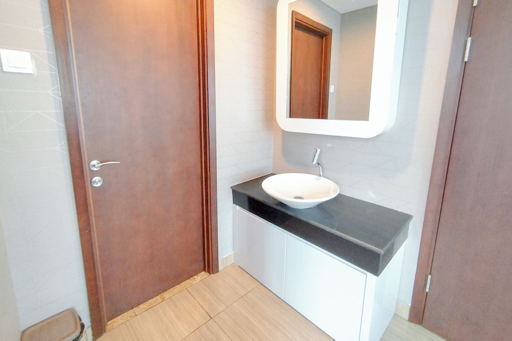 Spacious 2Br With Extra Room At Grand Sungkono Lagoon Apartment