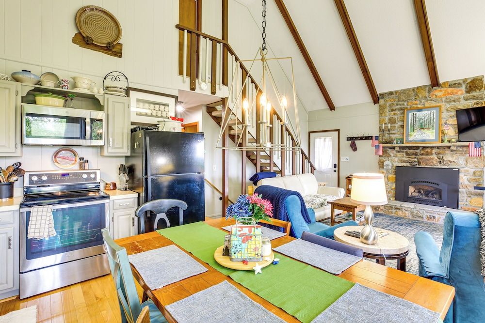 Deck, Fire Pit, Games: Family Escape Near Boone