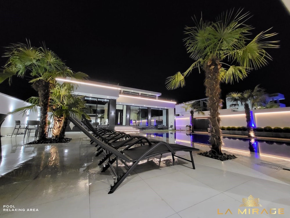 La Mirage Group Villas