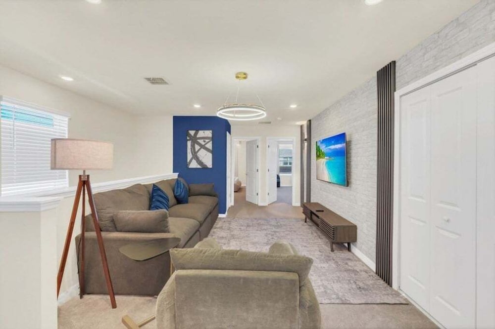 The Cutest Tonwhome & Private Splash Pool! 5 Bedroom Townhouse