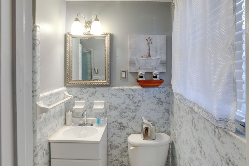 2 Mi to Downtown Columbia: Home w/ Theater Room!