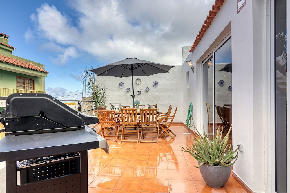 Cozy House w BBQ Teide Views Near City Center