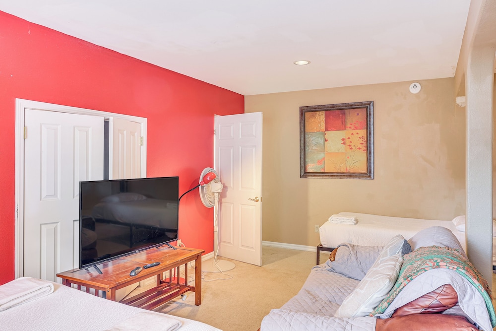 7 Mi to Beach: Home w/ Hot Tub in South Lake Tahoe