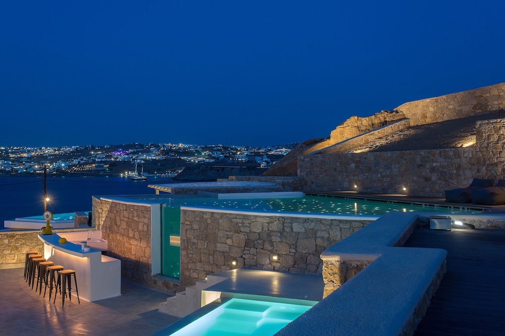 Villa Sapphire 6BR Hot Tub & Pool Ornos