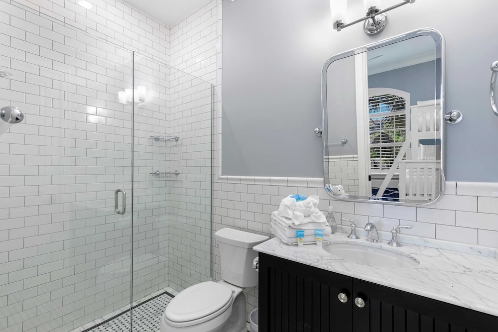 Marco Polo by Avantstay Waterfront 5bdr, Pool, Spa, Fire Pit, Walk to Beach