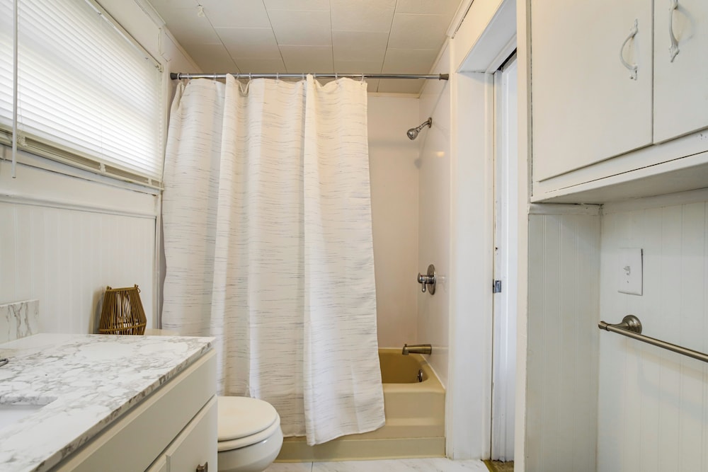 Walk to Main Street: Family-friendly Crisfield Gem