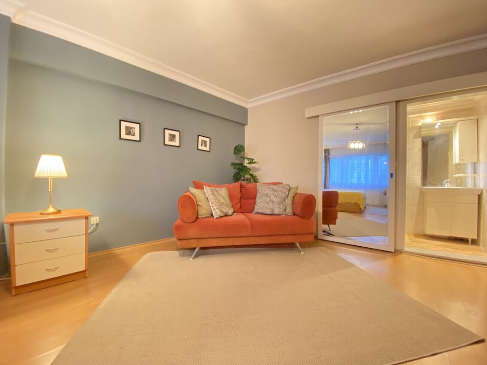 Missafir Sleek Flat in Nisantasi With Terrace