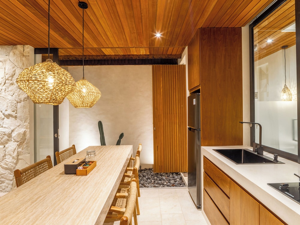 Blacksand Villas Echo Beach