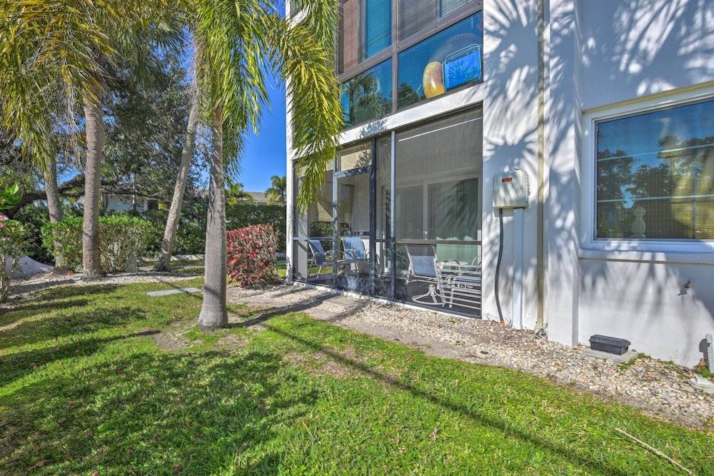 Walk to Beach: Condo w/ Pool & Patio In Sarasota!