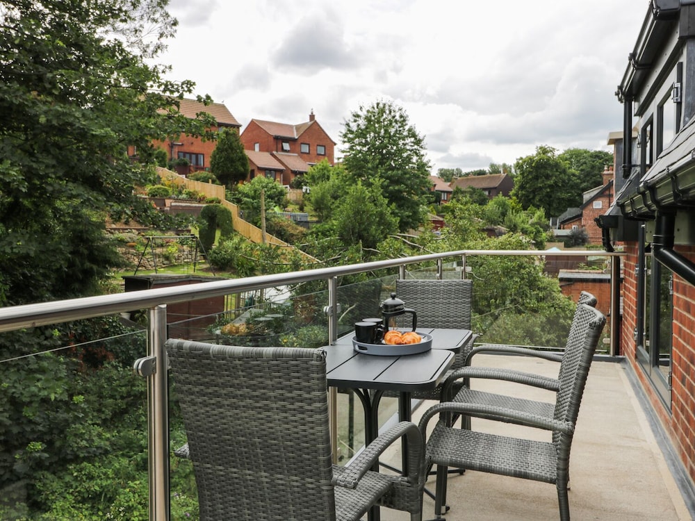 The Office Gardens, Apartment 3