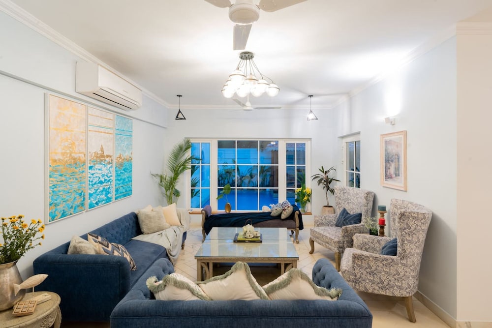 Villa Bauhinia - 5bhk With Pool 10 Mins to Beach