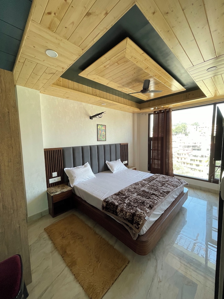 Anand residency