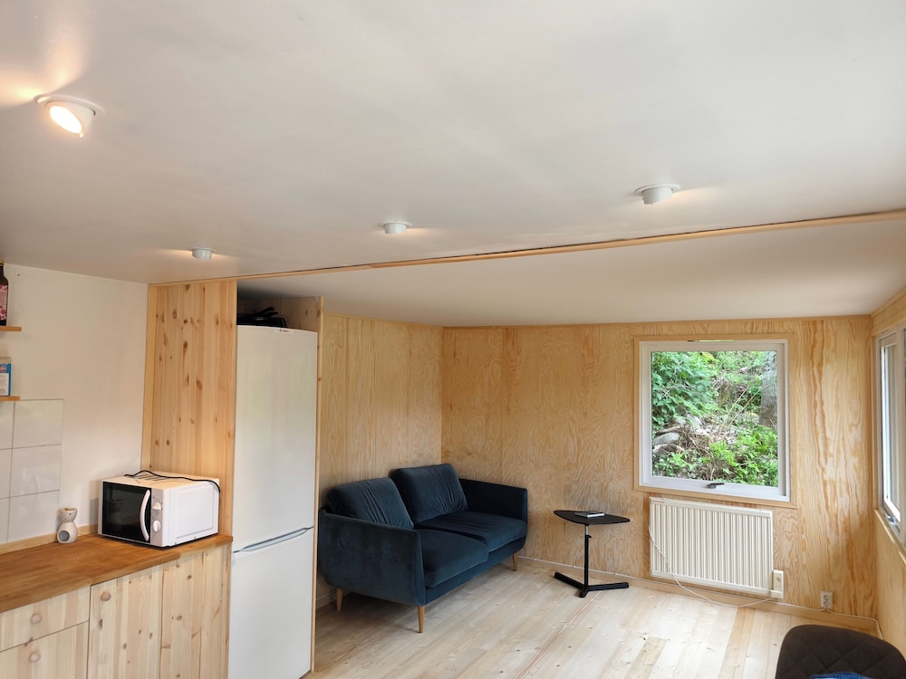 Cozy Tiny House Retreat in Stockholm Archipelago photo 4