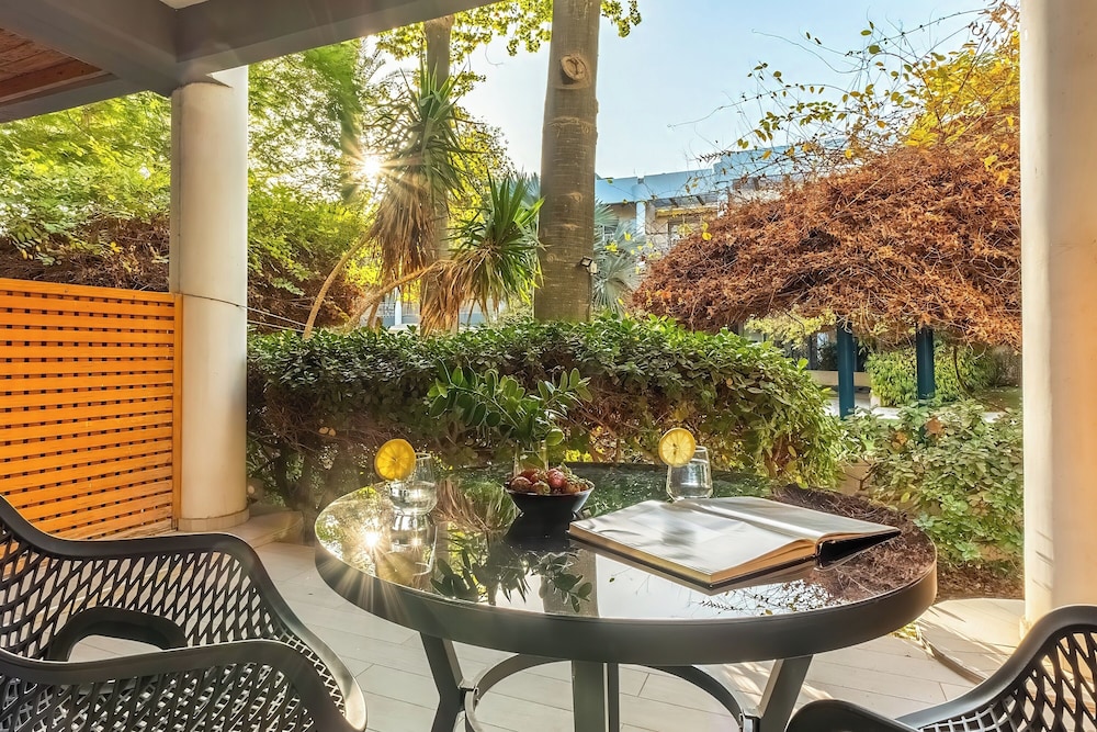 Royal Park Apt Resort by Sea N Rent