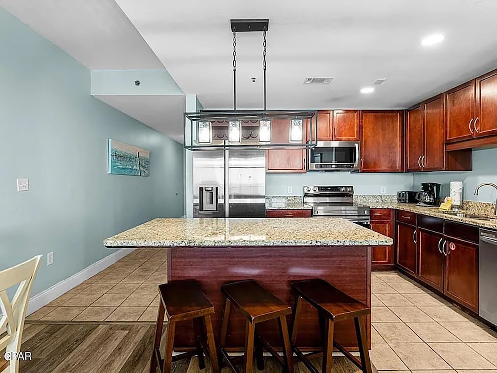 Laketown Wharf 1523