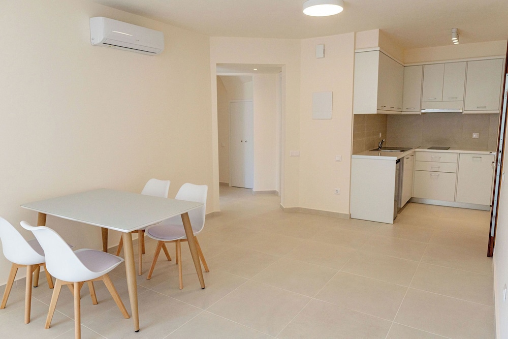 Phaedrus Living: Seaside Thalassa Cretan 102