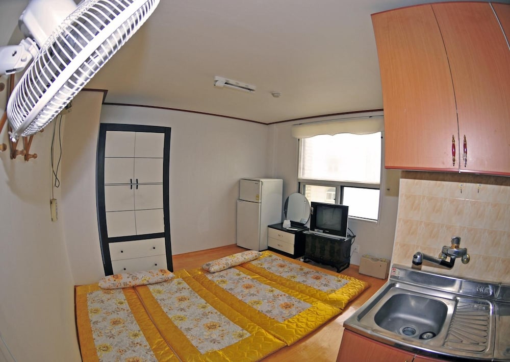 Hwaseong Guest House - Hostel