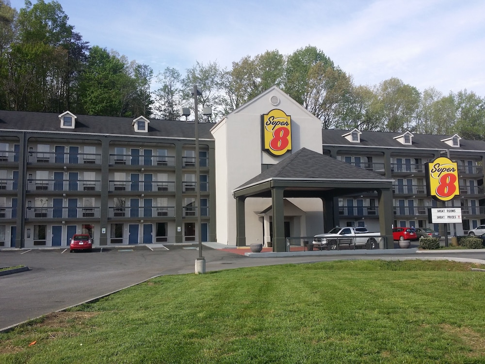 Super 8 by Wyndham Pigeon Forge Dollywood Lane - Property Image 17