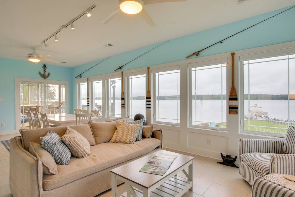 Lakefront Home w/ Hot Tub & Dock in Cross Hill!