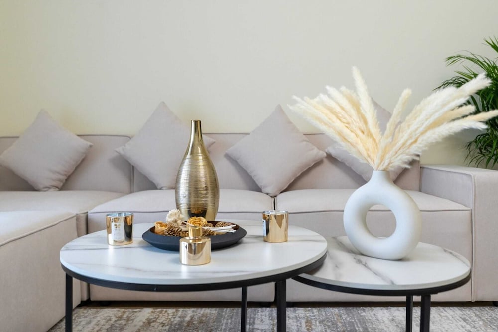 Stylish 1BD Apartment w/ Balcony, Downtown Dubai!