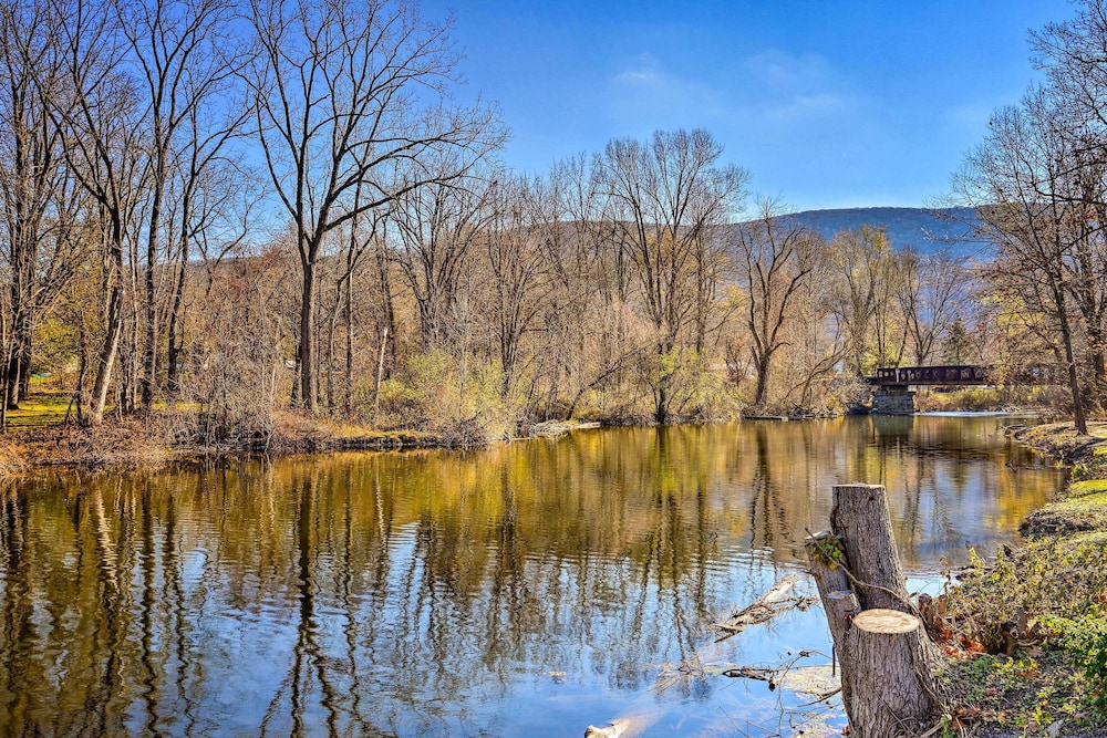 Charming Beacon Apt w/ Fire Pit: Near Hiking! - Property Image 14
