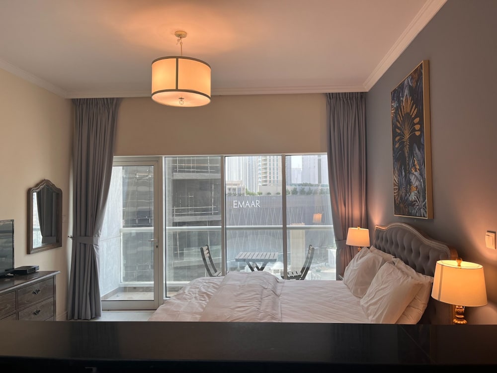 Stylish Studio With Balcony in Downtown Dubai